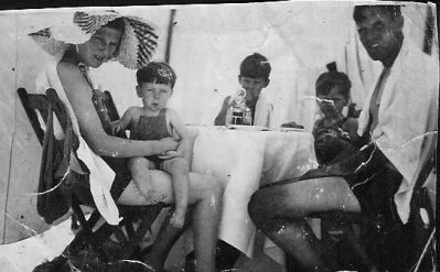 Swimming party in Hong Kong
Albert & Toby with their boys - George (L), John (R) & Tommy at the back
